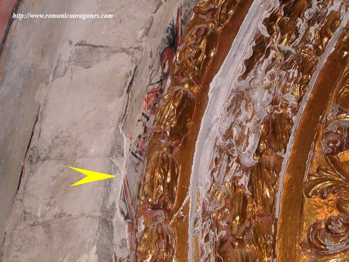 PINTURAS ROMANICO-GÓTICAS ASOMANDO TRAS EL DORADO RETABLO